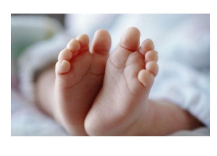 Bebê de quatro meses morre após se engasgar com leite