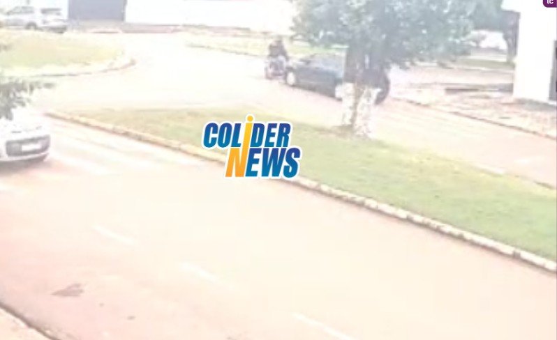 Em Colíder homem tem pulso fraturado apos ser atropelado dentro de rotatória; motorista do carro fugiu. (Vídeo)
