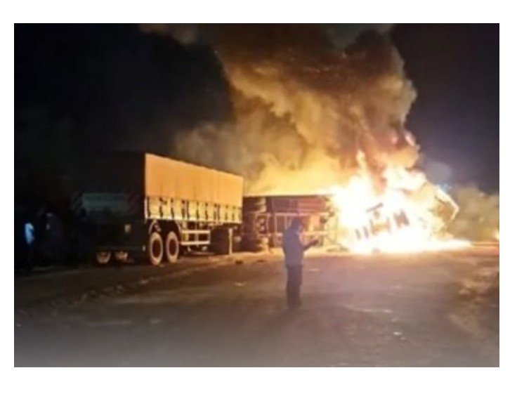 Carreta pega fogo em batida e motorista morre carbonizado em MT