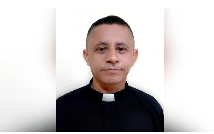 Padre é denunciado por transfobia após falar em missa que: “homem é homem e mulher é mulher”