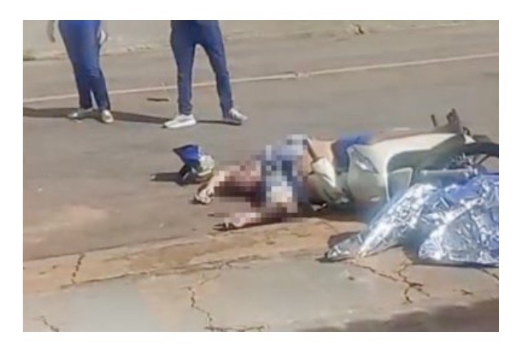 Dupla em moto executa homem na porta de casa em MT