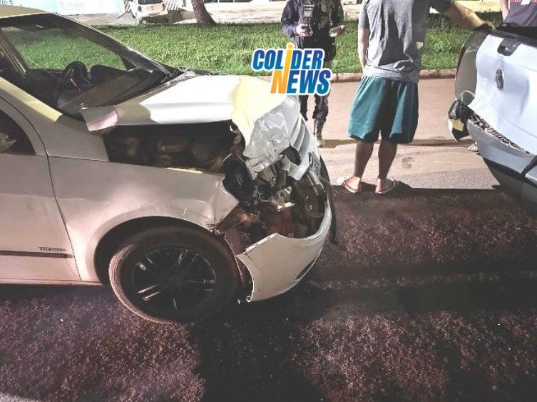 Colíder: Homem em visível estado de embriagues causa acidente dentro da rotatória da Eletrolider, a PM prendeu o motorista. (Vídeo)