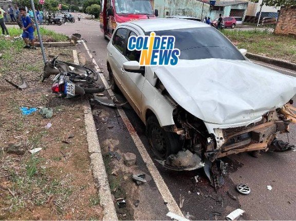 Moça em Colíder é atropelada e tem moto destruída no acidente no centro da cidade. (Vídeo)