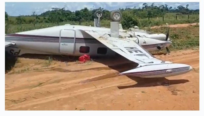 Avião que transportaria paciente tomba durante pouso e deixa médico ferido em MT; assista