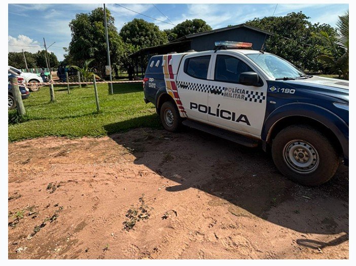 PM encontra homem morto pendurado em árvore com corda no pescoço