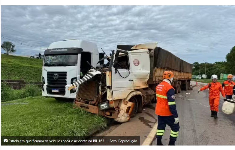 Acidente entre três caminhões deixa um morto e um ferido em MT