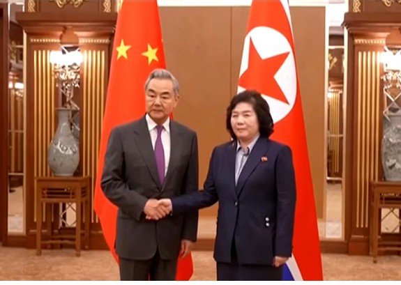 China e Coreia do Norte reforçam laços em encontro oficial