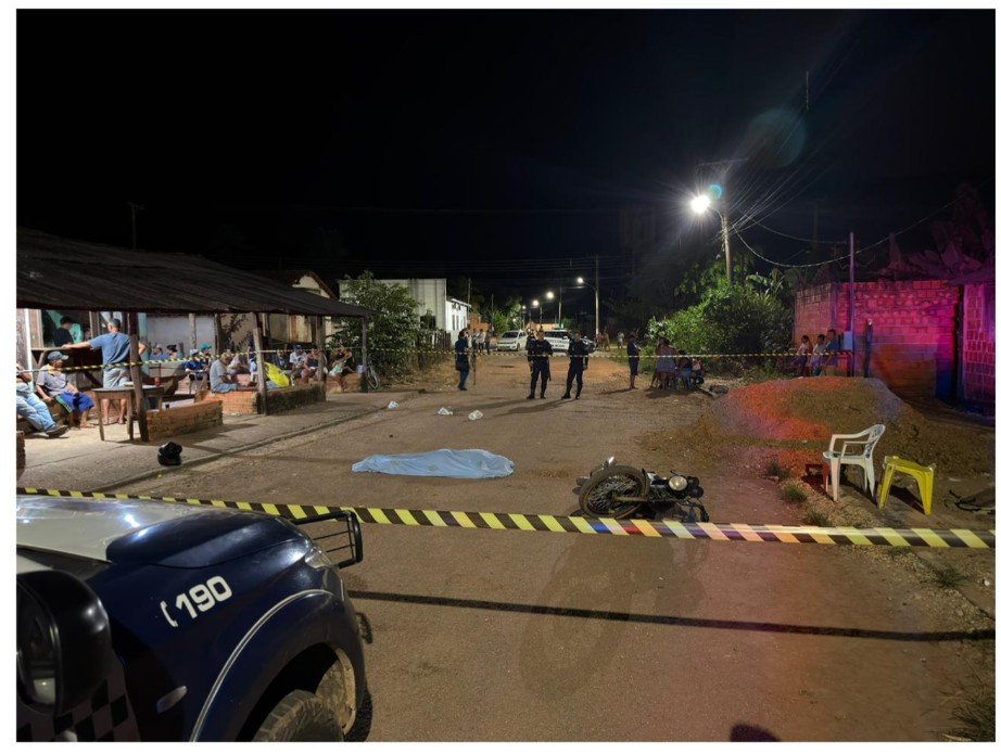 Homem é morto a tiros em frente a bar em cidade de MT.