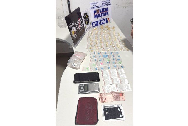 Polícia Militar apreende mais de 100 porções de drogas em ponto de tráfico em Alta Floresta