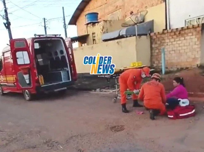 Mulher de motocicleta em Colíder tem suspeita de fratura em tornozelo. (Vídeo)