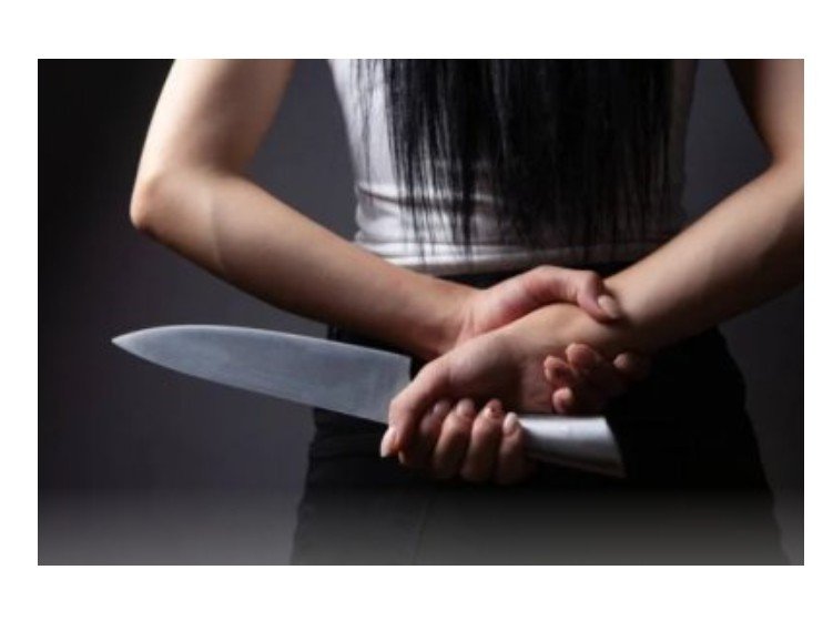 Mulher esfaqueia amante e vai beber com amigos em MT