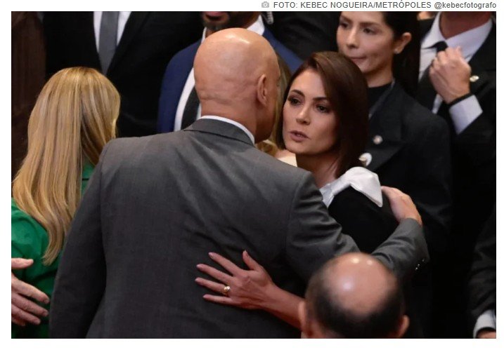 Em posse de Nunes Marques, Moraes cumprimenta Michelle Bolsonaro