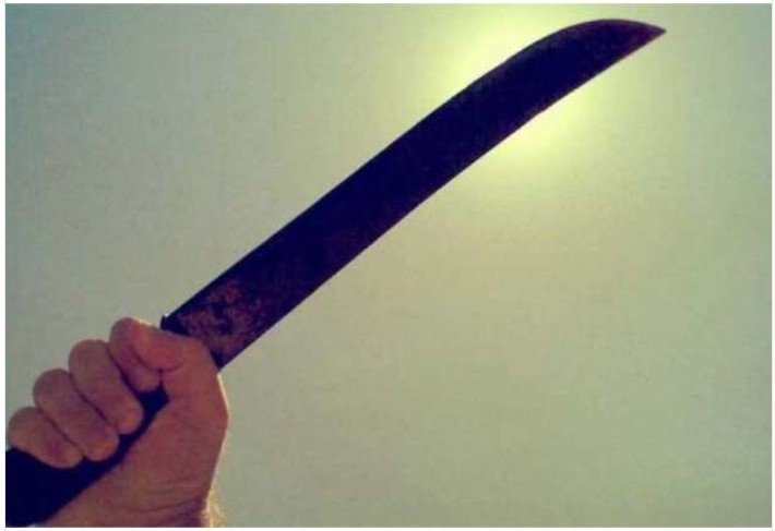 Idosa de 68 anos é presa suspeita de matar marido com golpes de facão