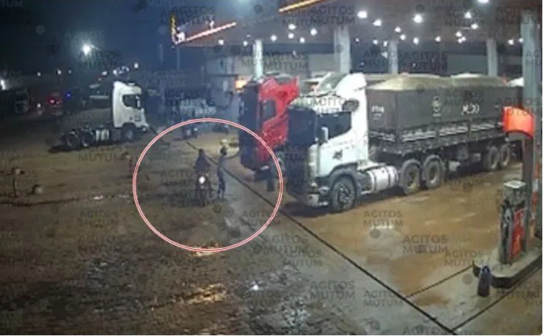 Homem é alvo de vários disparos em tentativa de homicídio em posto de combustíveis em cidade de MT.