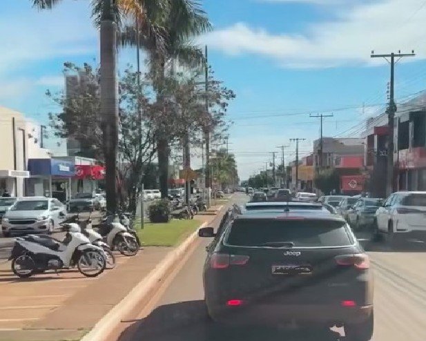 Advogado é denunciado por ameaça com arma e perseguição durante disputa judicial em cidade de MT.