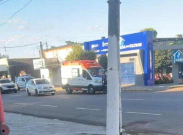 Mulher nua em surto é encontrada no meio da rua em cidade de MT.