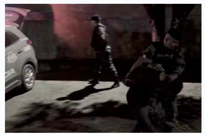 Vídeo momento em que cavalaria prende acusado por estuprar menor em cidade de MT