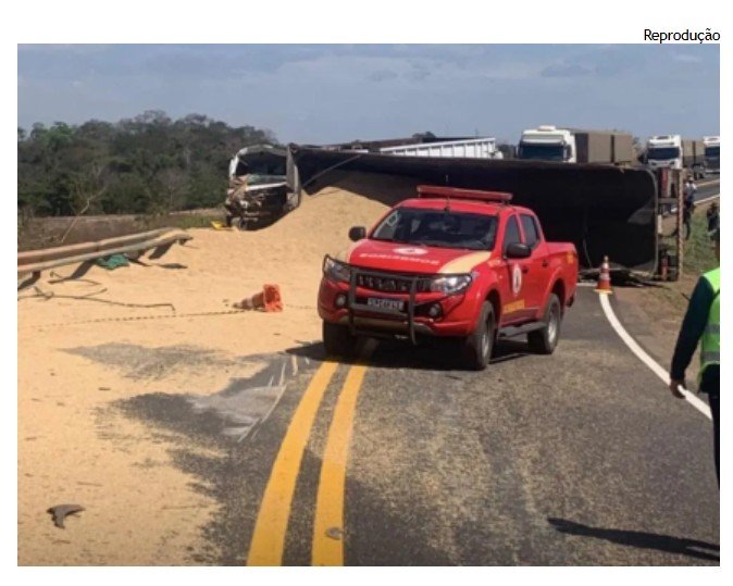 Caminhoneiro morre preso às ferragens em batida com veículo de carga na MT-130