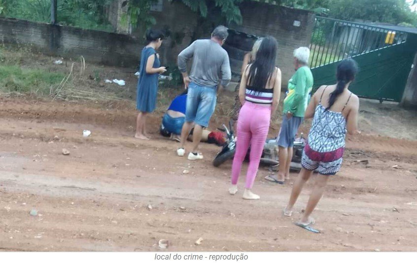 Jovem em moto é alvejado por tiros ao lado da namorada em Peixoto de Azevedo