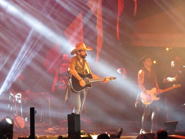 Show da Dupla Fernando & Sorocaba parte 02