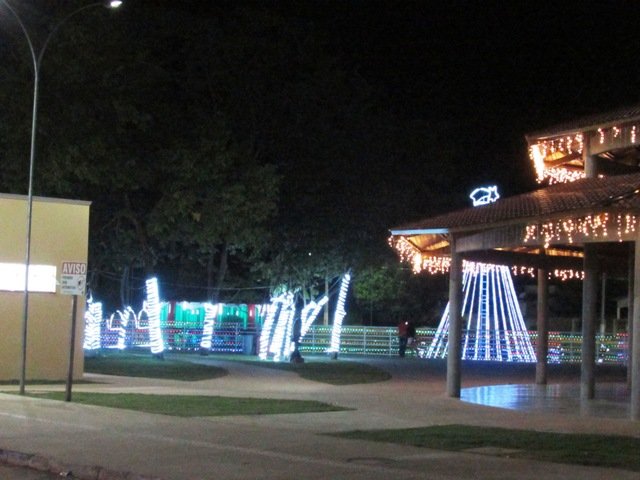 Inaugurada Luzes Natalinas Lago Pioneiros Colider