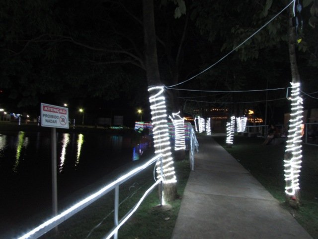 Inaugurada Luzes Natalinas Lago Pioneiros Colider