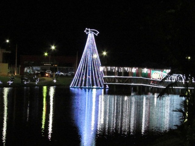 Inaugurada Luzes Natalinas Lago Pioneiros Colider