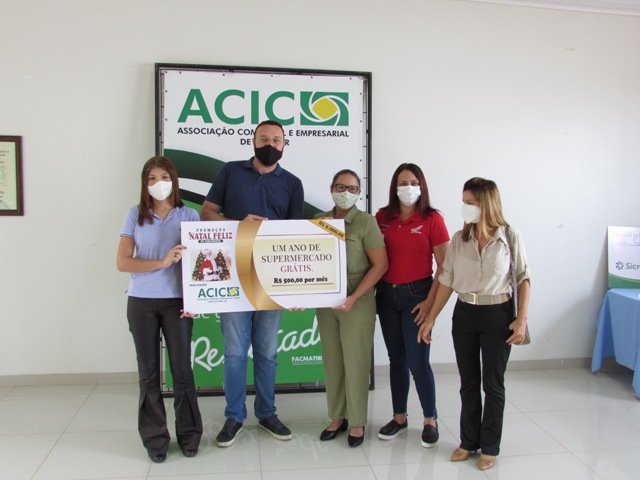 Entrega dos premios da campanha Natal Feliz do Consumidor
