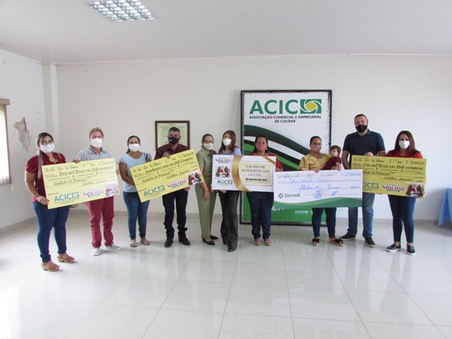 Entrega dos premios da campanha Natal Feliz do Consumidor