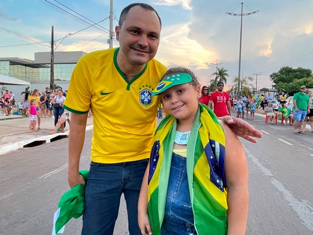 Povo em Colíder protesta nas ruas e faz concentração no Lago dos Pioneiros.