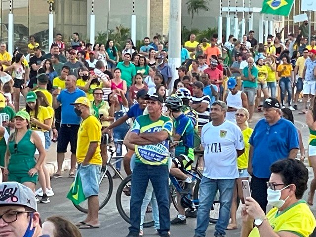 Povo em Colíder protesta nas ruas e faz concentração no Lago dos Pioneiros.