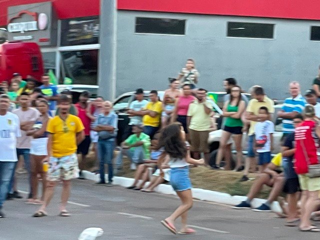 Sociedade Colidense aproveitaram feriado de 7 de Setembro para manisfestar