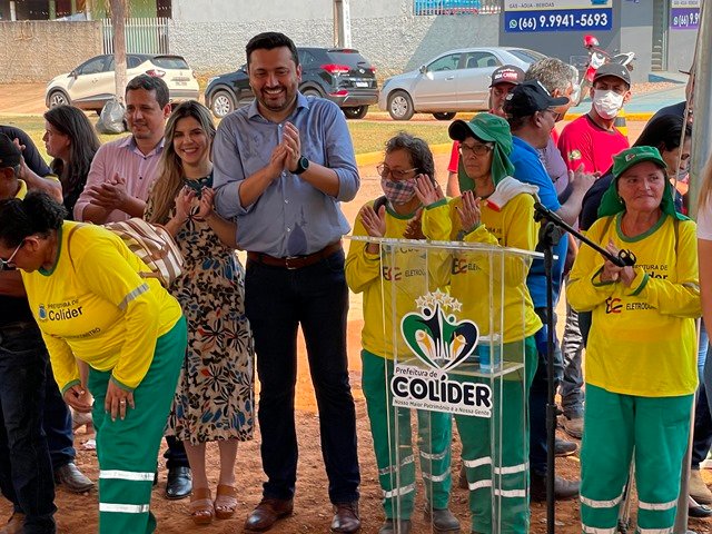 Prefeito Maninho de Colíder alem da entrega da Usina Asfaltica entrega diversos veiculos para as Secretarias