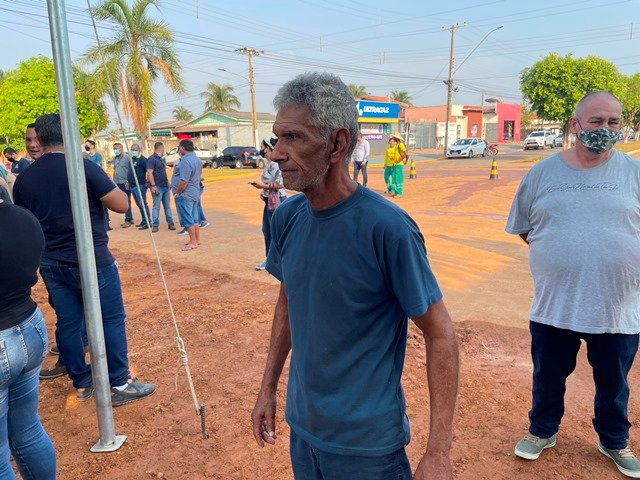 Prefeito Maninho de Colíder alem da entrega da Usina Asfaltica entrega diversos veiculos para as Secretarias
