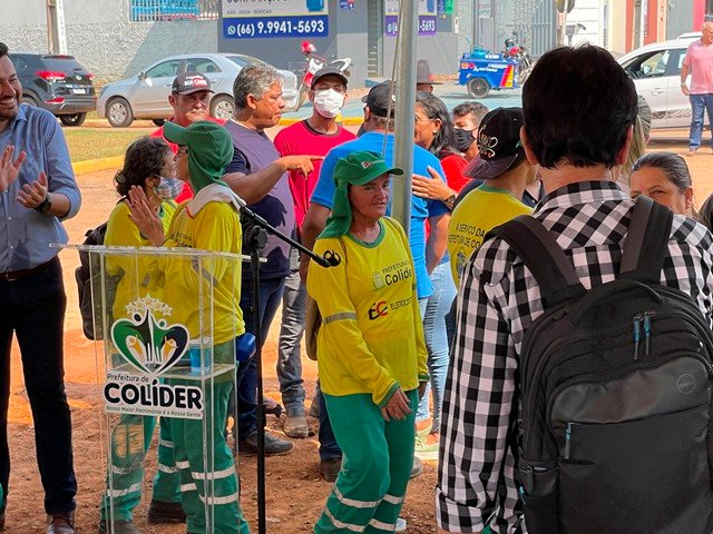 Prefeito Maninho de Colíder alem da entrega da Usina Asfaltica entrega diversos veiculos para as Secretarias