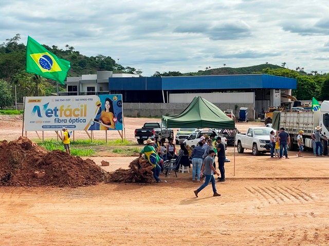 Manifesto contra eleições presidenciais de 2022 e bloqueio da MT-320 parte 001