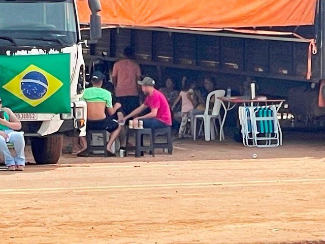 Manifesto contra eleições presidenciais de 2022 e bloqueio da MT-320 parte 001
