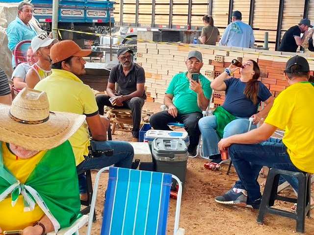 Manifesto contra eleições presidenciais de 2022 e bloqueio da MT-320 parte 001