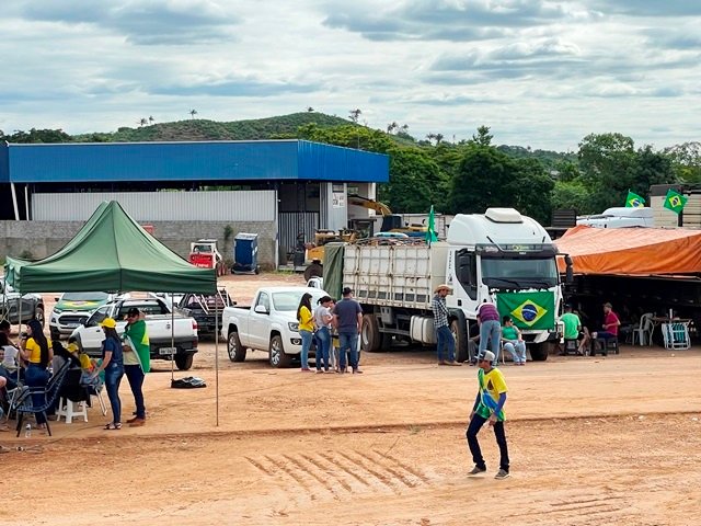 Manifesto contra eleições presidenciais de 2022 e bloqueio da MT-320 parte 001