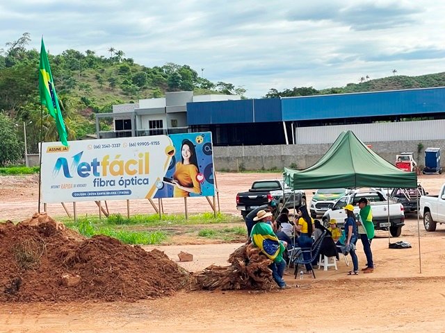 Manifesto contra eleições presidenciais de 2022 e bloqueio da MT-320 parte 001
