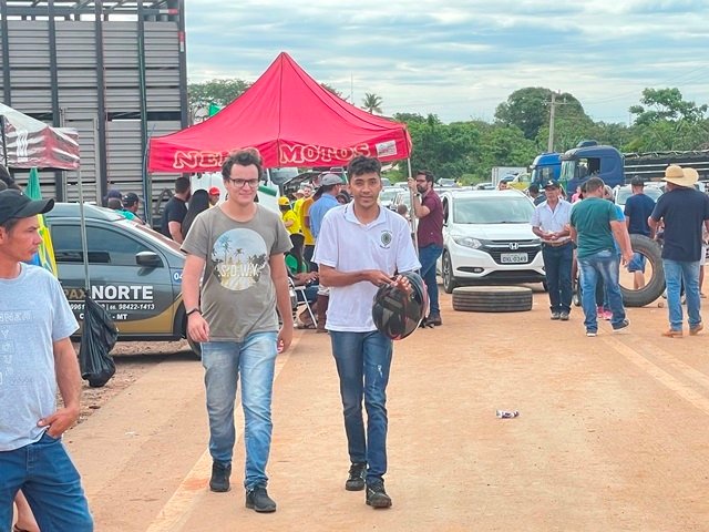 Manifesto contra eleições presidenciais de 2022 e bloqueio da MT-320 parte 002