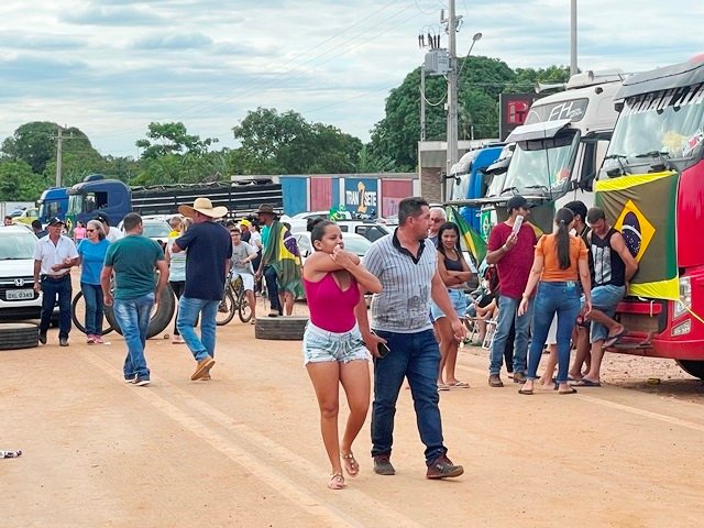 Manifesto contra eleições presidenciais de 2022 e bloqueio da MT-320 parte 002