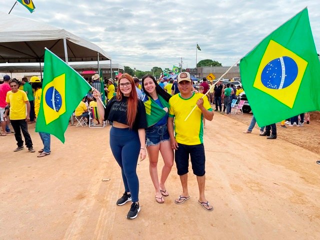 Manifesto contra eleições presidenciais de 2022 e bloqueio da MT-320 parte 002