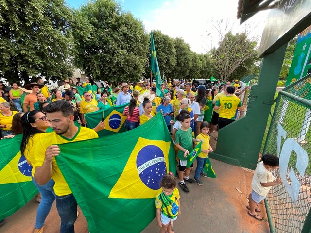 População vai ate o TG de Colíder para pedir Intervenção Federal Já!