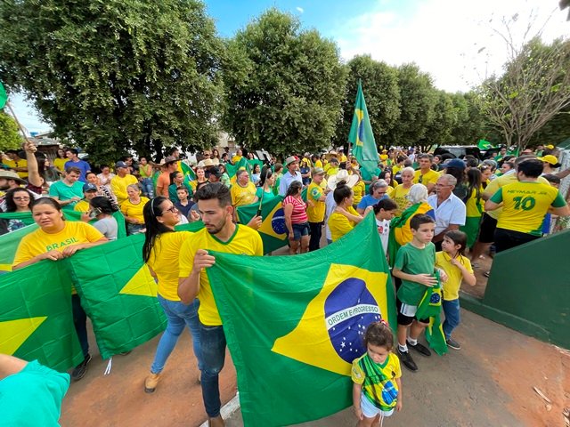 População vai ate o TG de Colíder para pedir Intervenção Federal Já!