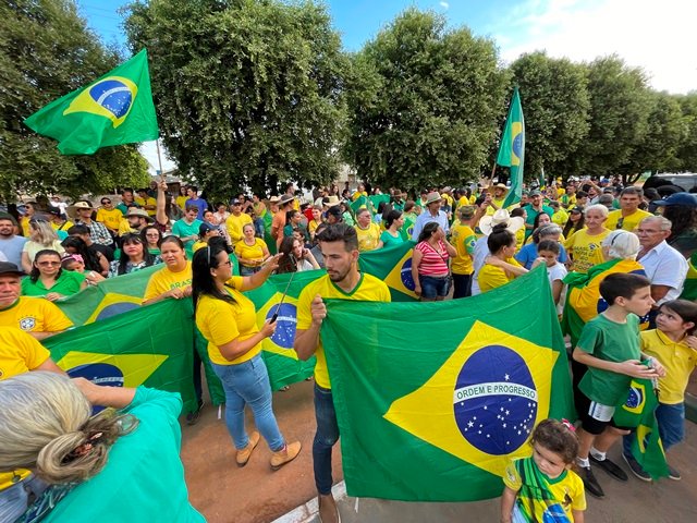População vai ate o TG de Colíder para pedir Intervenção Federal Já!