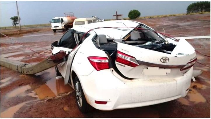 Ventos fortes destroem armazém, derrubam poste e raio cai em plantação em Mato Grosso