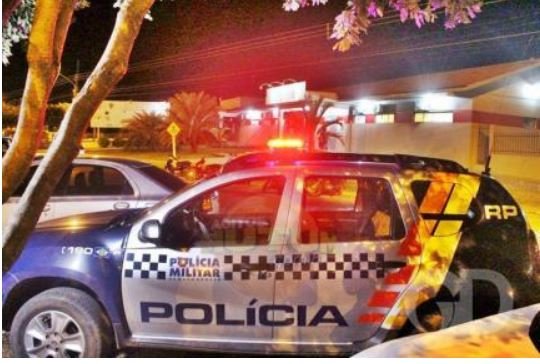 Homem é assassinado a facadas após discutir com namorado de ex