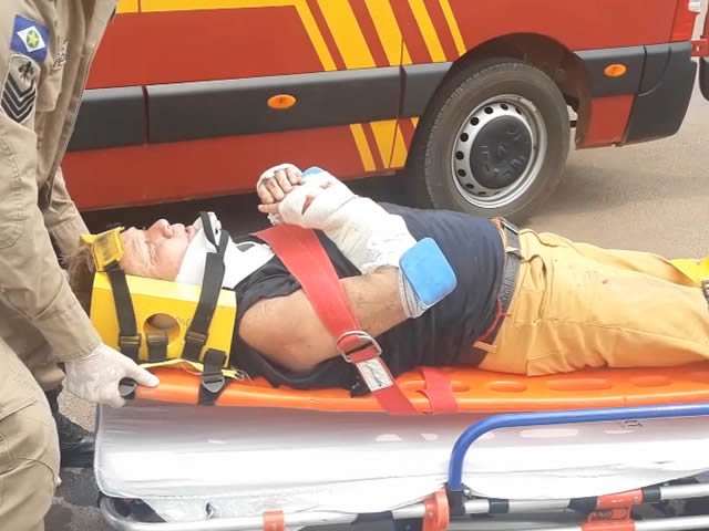 Homem em Colíder sofre fratura exposta após acidente com moto. (Vídeo)