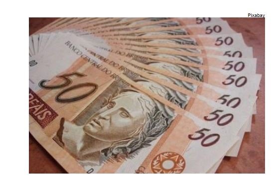 Educadora financeira afirma que compra por impulso pode levar ao endividamento